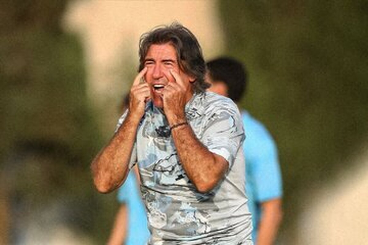 محرومیت سرمربی استقلال تعلیق شد